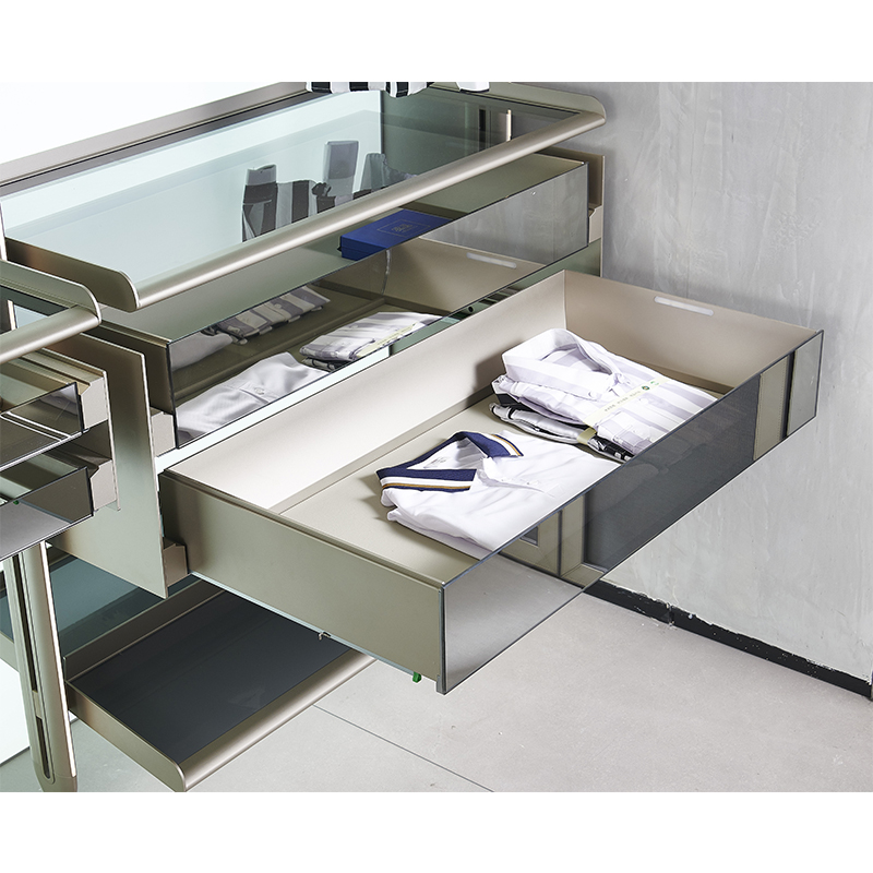 What are the rust prevention treatment processes for the hardware fittings used in column-type open cloakrooms?